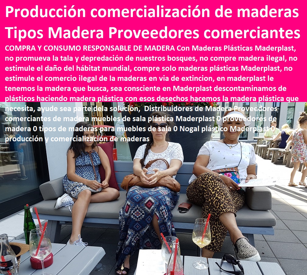 17 MESA Y SILLAS PARA EXTERIORES 0 MUEBLES PLÁSTICOS CON PARASOLES 0